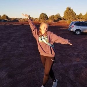 Meet your Posher, Elizabeth